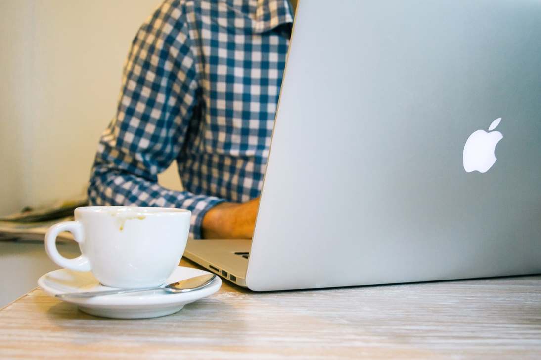 독점 무역 회사에서 평생 동안 PC와 커피를 버리는 이유는 무엇입니까?